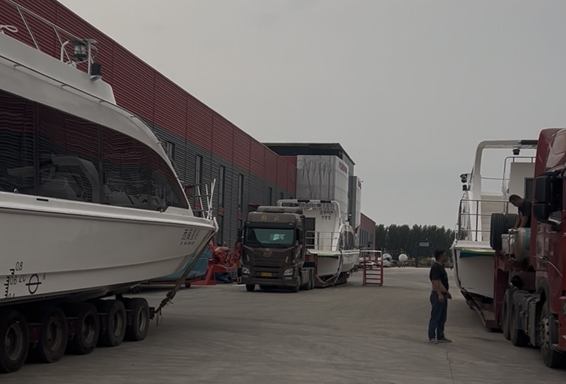 Lawada® sendt innlandspassasjerfartøy: Ett 21,8 m monoskrog passasjerskip og to 17,8 m monoskrog passasjerskip