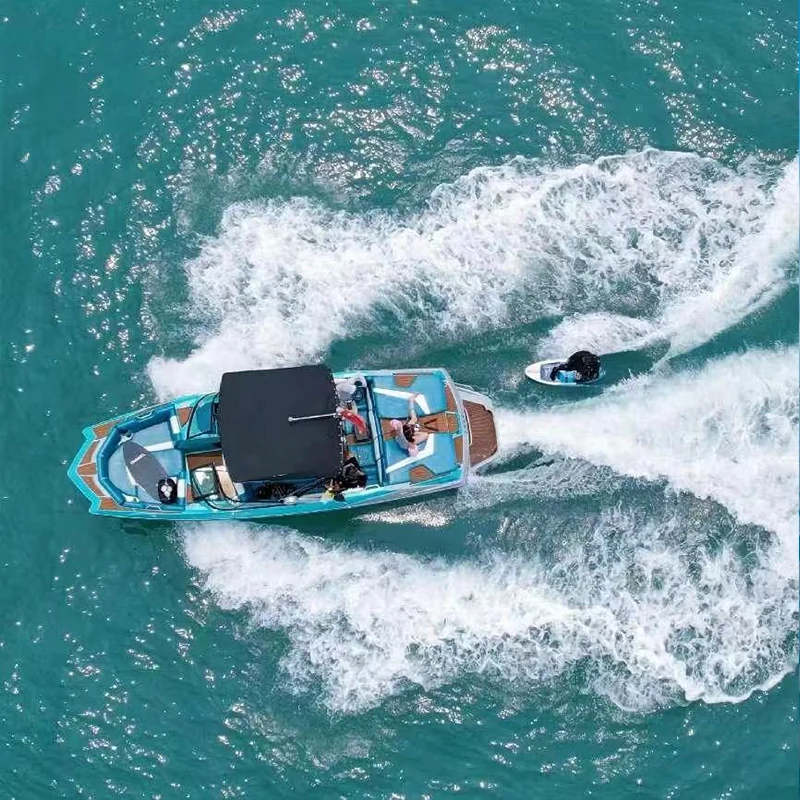 24ft surfespesifikk båt